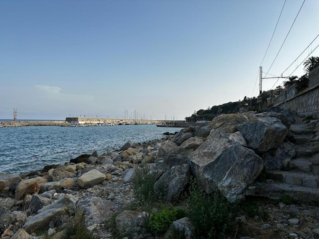 Апартаменти La Via Sul Mare Бордігера Екстер'єр фото