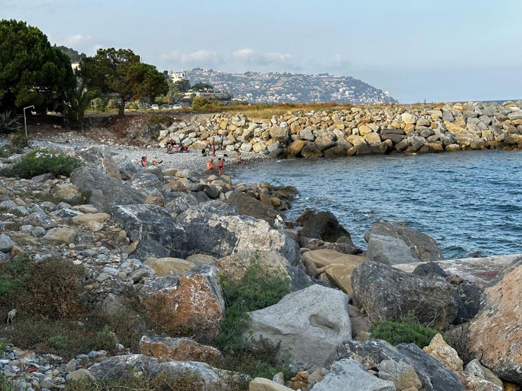 Апартаменти La Via Sul Mare Бордігера Екстер'єр фото